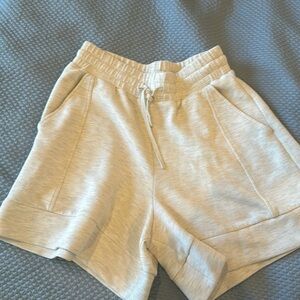 Varley Adler high rise short-  5.5 inch
